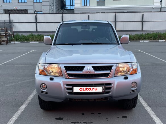 2004 Mitsubishi Pajero III Рестайлинг, серебристый, 820000 рублей - вид 1