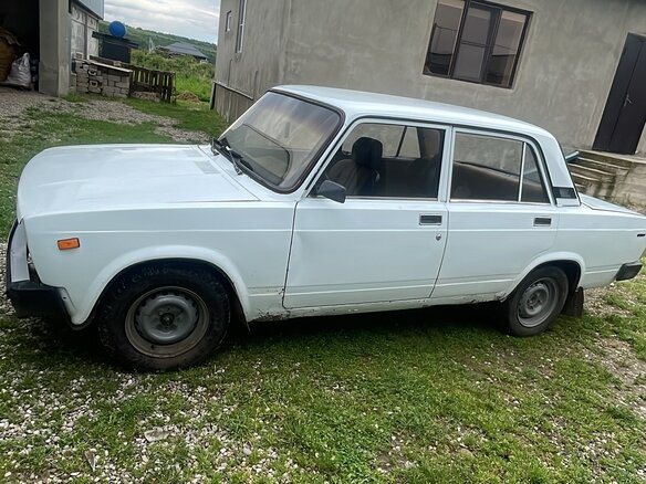 1993 Lada (ВАЗ) 2105, белый, 53000 рублей - вид 3