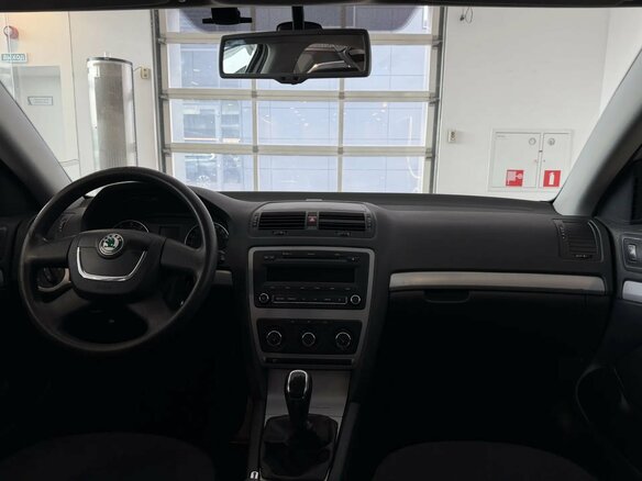 2013 Skoda Octavia II (A5) Рестайлинг, белый - вид 14