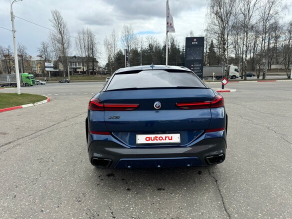 2021 BMW X6 40d III (G06), синий, 9500000 рублей - вид 6