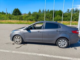 2013 Kia Rio III, серый, 650000 рублей, вид 3
