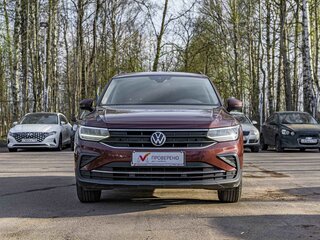 2021 Volkswagen Tiguan II Рестайлинг, коричневый, 2018000 рублей, вид 3