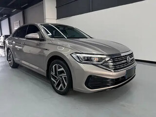 2023 Volkswagen Sagitar III Рестайлинг, золотистый, 1560000 рублей, вид 3