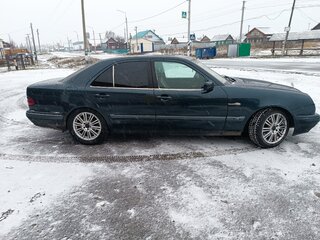 1996 Mercedes-Benz E-Класс 200 II (W210, S210), синий, 400000 рублей, вид 4