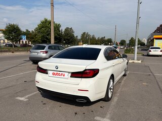 2022 BMW 5 серии 520i VII (G30/G31/G38) Рестайлинг, белый, 4550000 рублей, вид 3