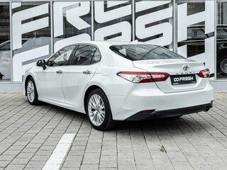 2018 Toyota Camry VIII (XV70), белый, 2390000 рублей, вид 2