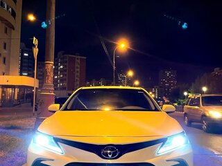 2021 Toyota Camry VIII (XV70) Рестайлинг, белый, 2050000 рублей, вид 5