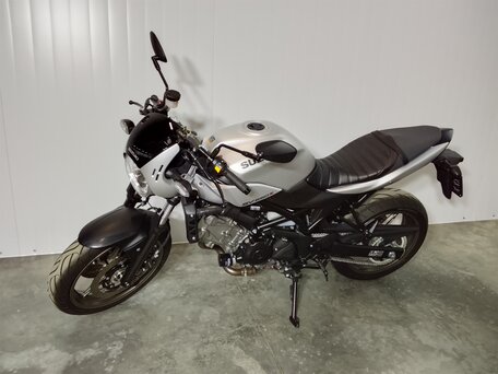2023 Suzuki SV 650, серый, 649000 рублей, вид 2