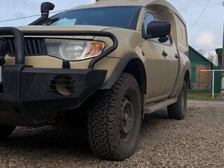 2009 Mitsubishi L200 IV, бежевый, 850000 рублей, вид 1