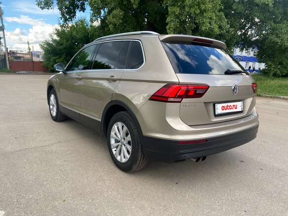 2017 Volkswagen Tiguan II, бежевый, 1999000 рублей - вид 4