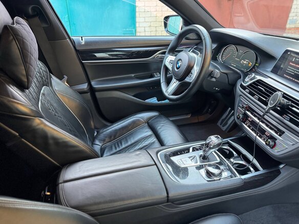2018 BMW 7 серии 740d xDrive VI (G11/G12), чёрный, 3700000 рублей - вид 17