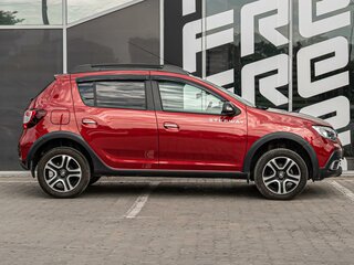 2018 Renault Sandero Stepway II Рестайлинг, красный, 1200000 рублей, вид 5
