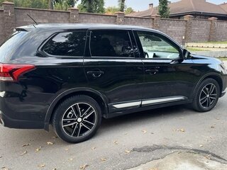 2016 Mitsubishi Outlander III Рестайлинг 2, чёрный, 1350000 рублей, вид 4