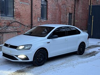 2017 Volkswagen Polo V Рестайлинг, белый, 1080000 рублей, вид 1
