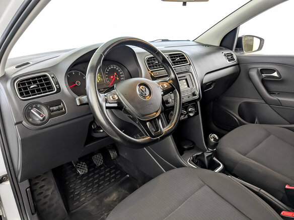 2018 Volkswagen Polo V Рестайлинг, белый, 985000 рублей - вид 15