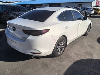 2022 Mazda 3 IV (BP), белый, 1605000 рублей, вид 4