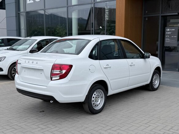 2026 Lada (ВАЗ) Granta I Рестайлинг, белый - вид 4