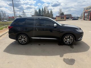2017 Mitsubishi Outlander III Рестайлинг 2, чёрный, 1850000 рублей, вид 4