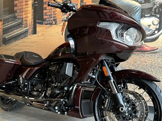 2024 Harley-Davidson CVO Road Glide, пурпурный, 5450000 рублей, вид 4