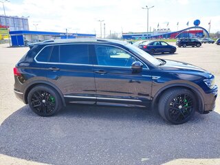 2019 Volkswagen Tiguan II, чёрный, 3550000 рублей, вид 3
