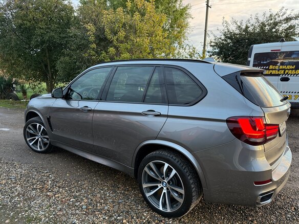2017 BMW X5 40d III (F15), серый, 4790000 рублей - вид 2