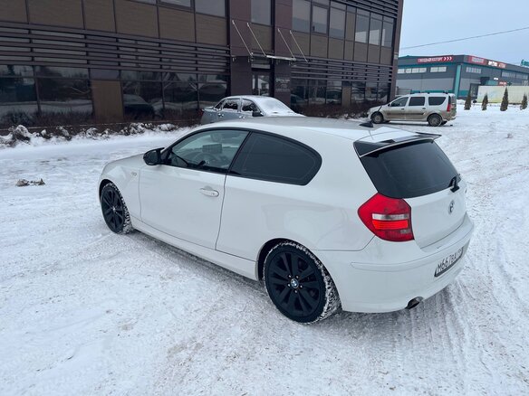 2010 BMW 1 серии 116i I (E81/E82/E87/E88) Рестайлинг, белый, 900000 рублей - вид 18