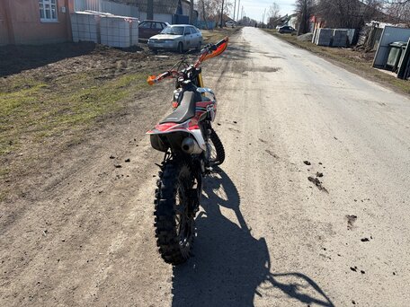 2021 GR GR2, красный, 80000 рублей, вид 2