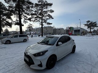 2020 Toyota Yaris IV, белый, 1600000 рублей, вид 1