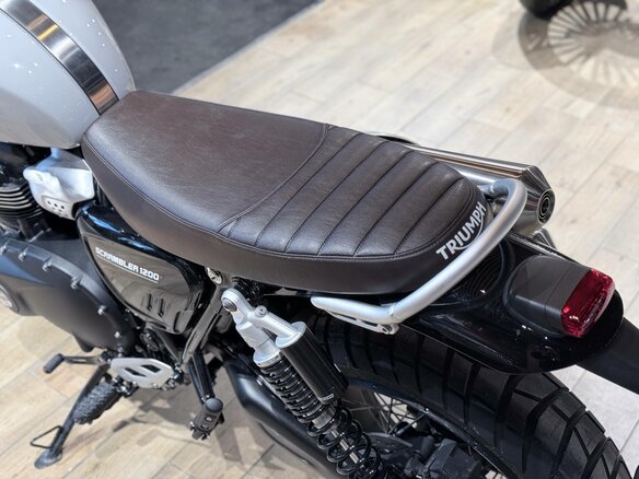 2024 Triumph Scrambler, серый, 1800000 рублей - вид 16