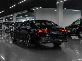 2026 Mercedes-Benz E-Класс 300 VI (W214, S214), чёрный, 9000000 рублей, вид 4