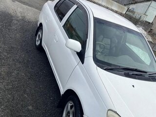 2003 Toyota Platz, белый, 300000 рублей, вид 1