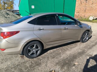 2011 Hyundai Solaris I, бежевый, 700000 рублей, вид 4