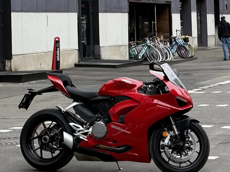 2020 Ducati Panigale V2, красный, 1690000 рублей, вид 1