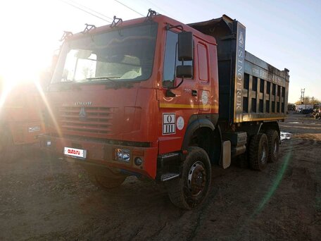 2022 Sinotruk Howo ZZ3327, красный, 2875500 рублей, вид 1