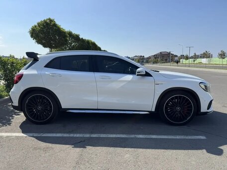 2018 Mercedes-Benz GLA AMG 45 AMG I (X156) Рестайлинг, белый, 3400000 рублей, вид 2