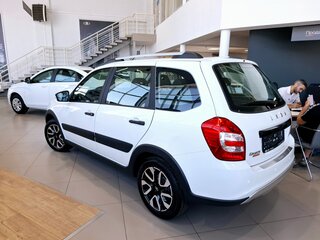 2026 Lada (ВАЗ) Granta Cross I Рестайлинг, белый, 1261000 рублей, вид 3