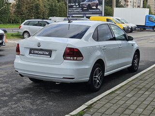 2018 Volkswagen Polo V Рестайлинг, белый, 899000 рублей, вид 3