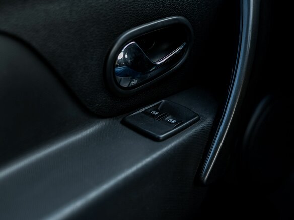 2015 Renault Sandero Stepway II, чёрный, 688000 рублей - вид 8