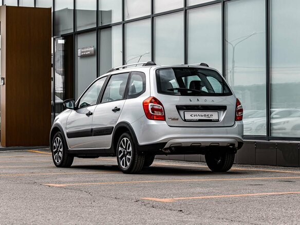2026 Lada (ВАЗ) Granta Cross I Рестайлинг, серебристый - вид 2
