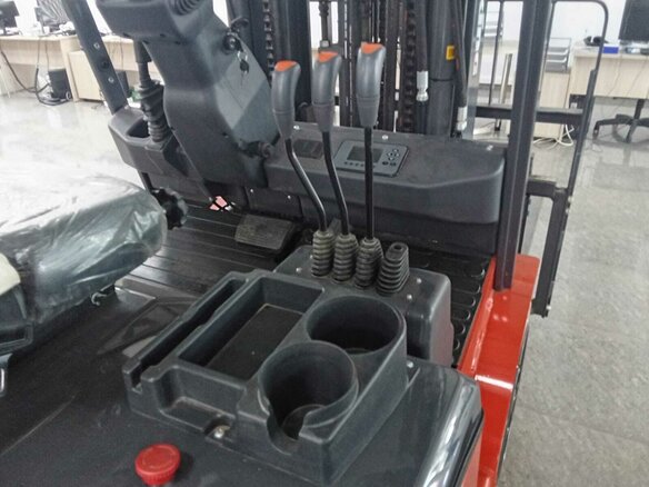 2024 Lonking LG35DT, красный, 2550000 рублей - вид 12