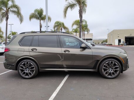 2025 BMW X7 40i I (G07) Рестайлинг, коричневый, 10674825 рублей, вид 4