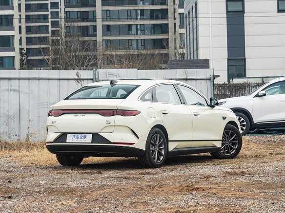 2026 BYD Qin L, бежевый, 1970000 рублей - вид 6