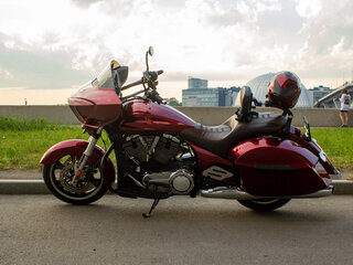 2011 Victory Cross Country, красный, 1200000 рублей, вид 4