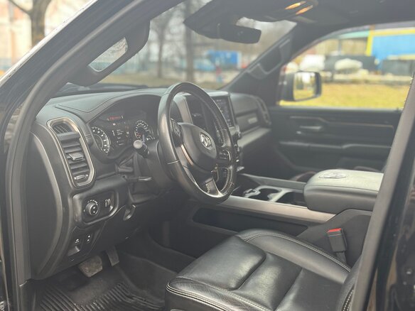 2020 Ram 1500 Crew Cab V, чёрный, 5100000 рублей - вид 7