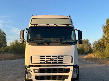2004 Volvo FH, белый, 3500000 рублей, вид 2