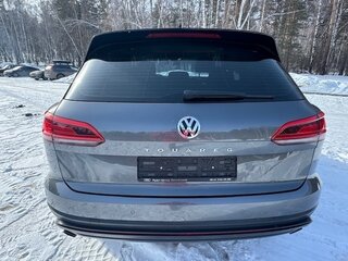 2018 Volkswagen Touareg III, серый, 4300000 рублей, вид 5