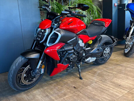2023 Ducati Diavel V4, пурпурный, 2650000 рублей, вид 4