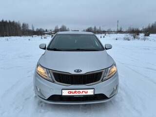 2011 Kia Rio 5-speed III, серебристый, 850000 рублей, вид 2