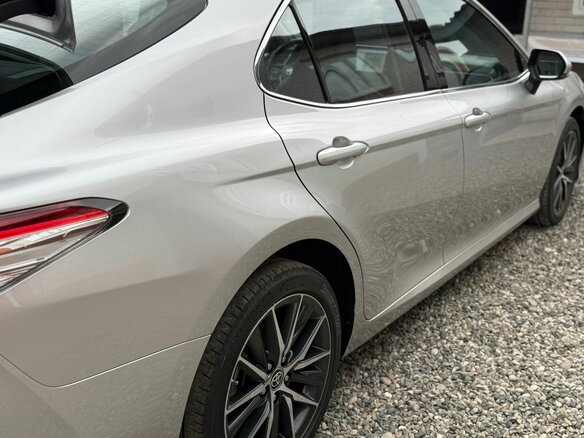2021 Toyota Camry VIII (XV70) Рестайлинг, серебристый, 3900000 рублей - вид 12