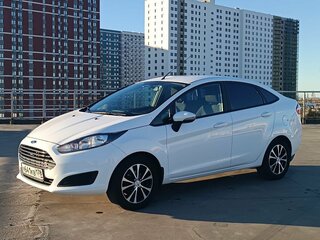 2016 Ford Fiesta Mk6 Рестайлинг, белый, 835000 рублей, вид 4